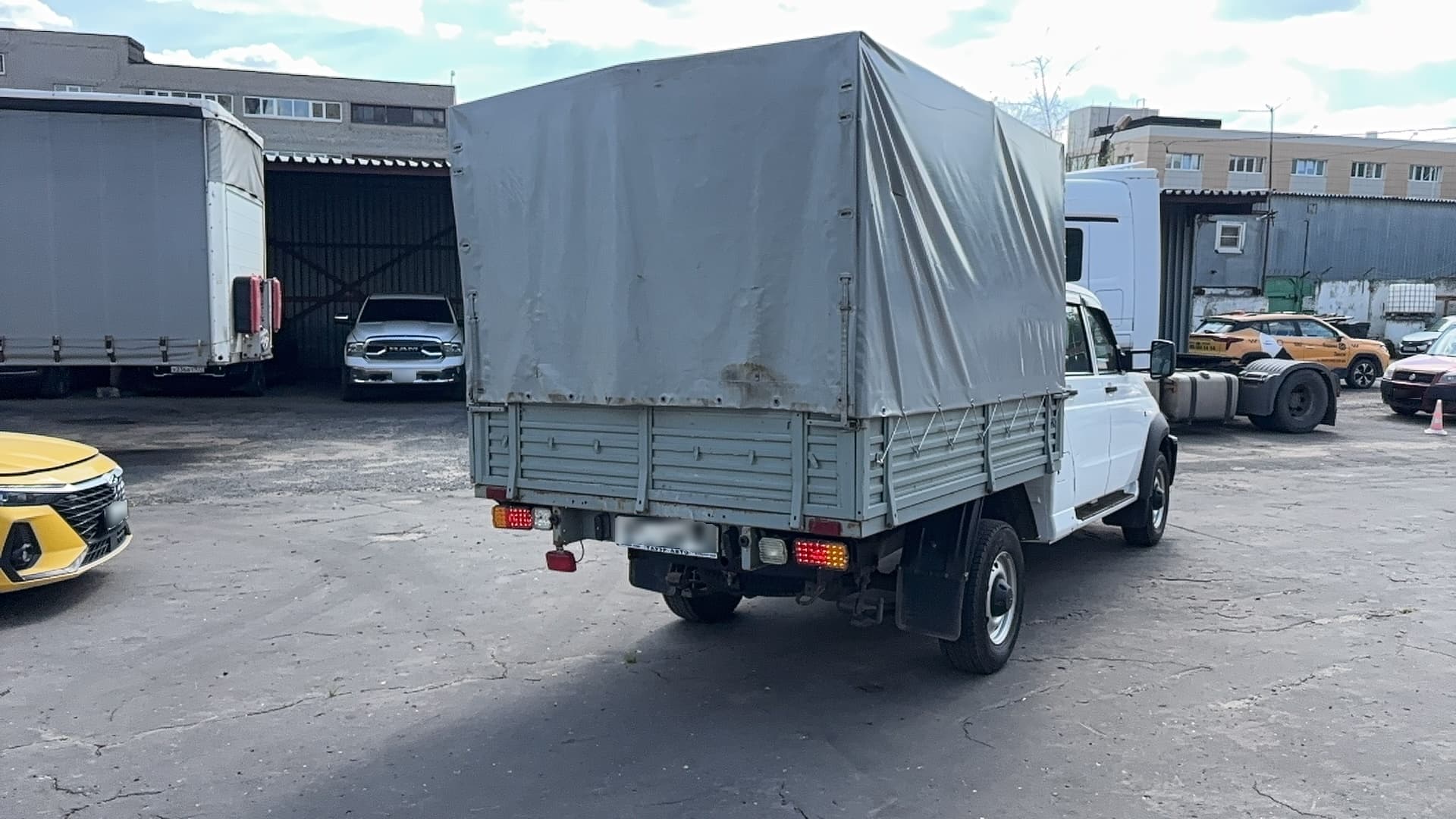 UAZ Profi - 3
