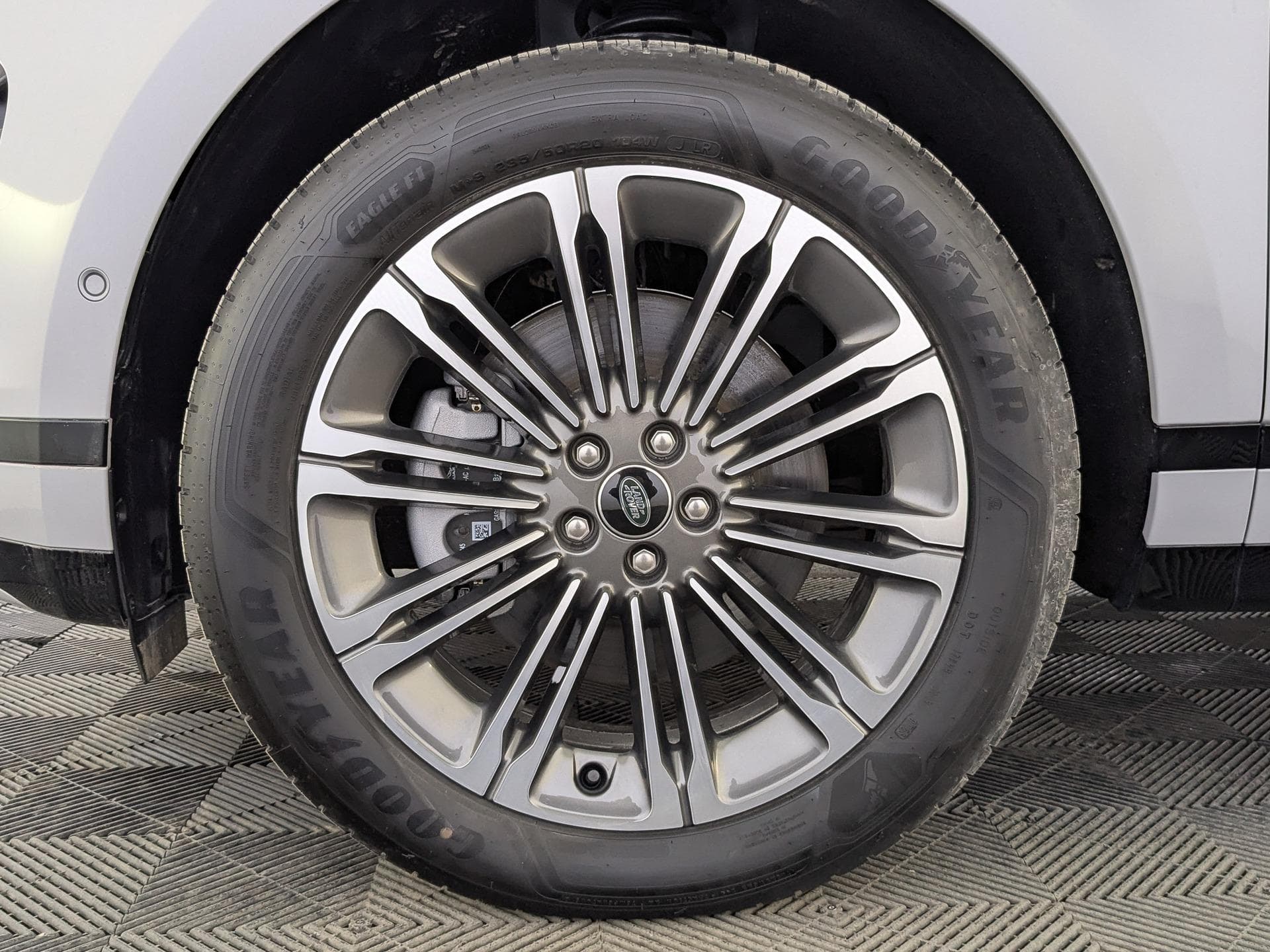 Land Rover Range Rover Evoque L 2.0 249PS MHEV Flowing Light Elegant в лизинг - 8