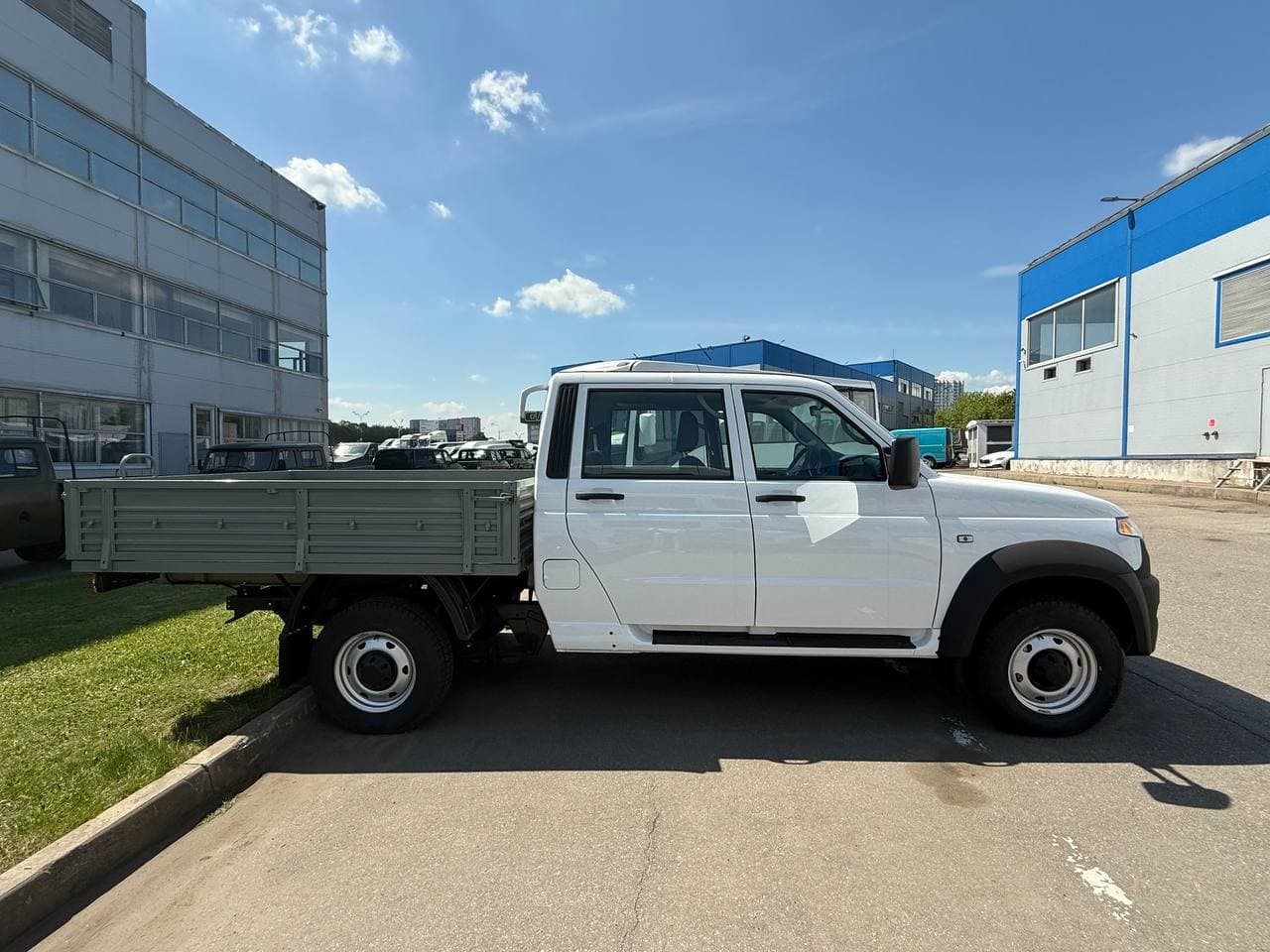 UAZ Profi двухрядная кабина Двойная кабина с бортом Base 4х4 2.7 5MT в лизинг - 5