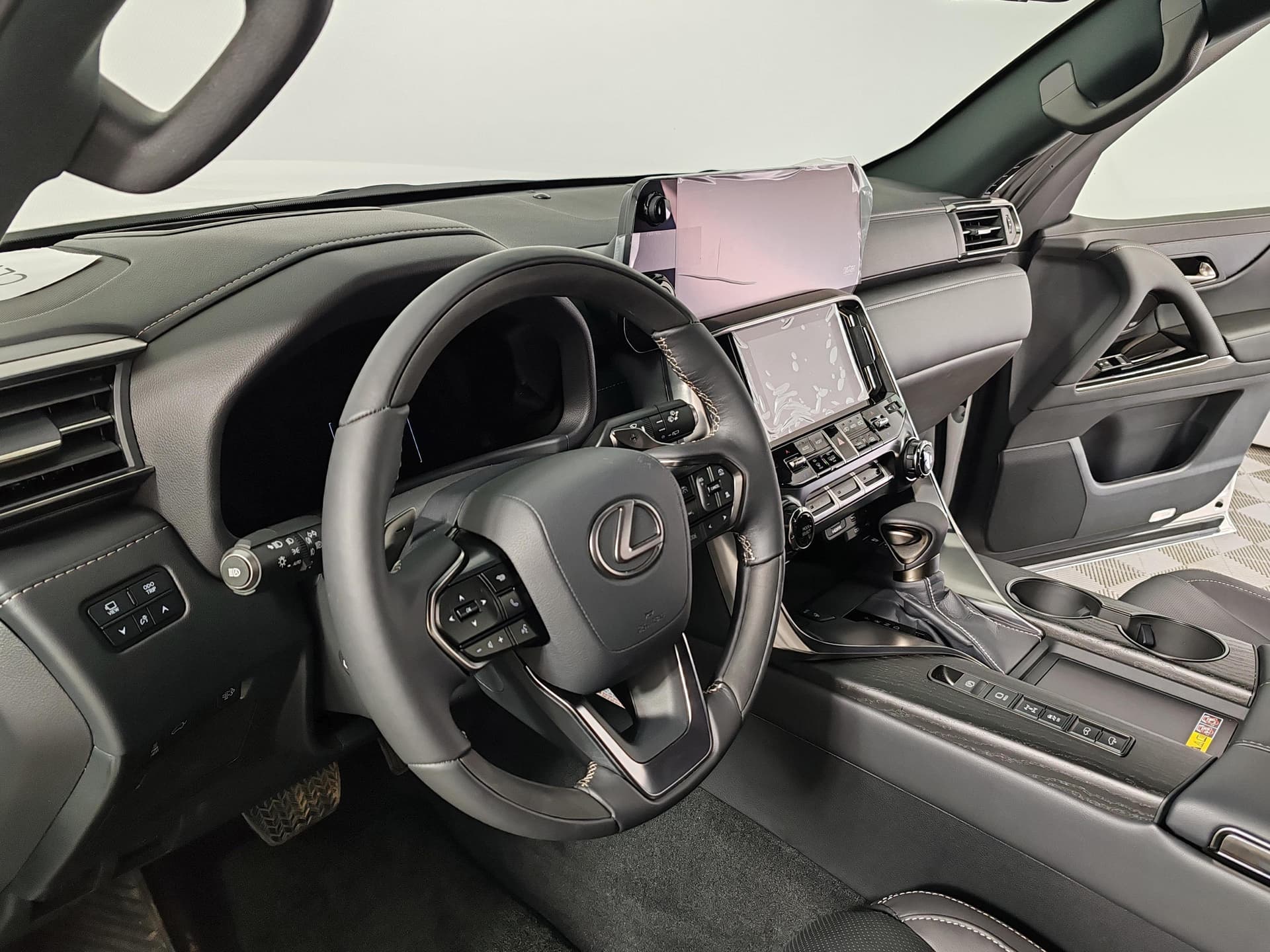 Lexus LX 500d Urban DSL в лизинг - 22