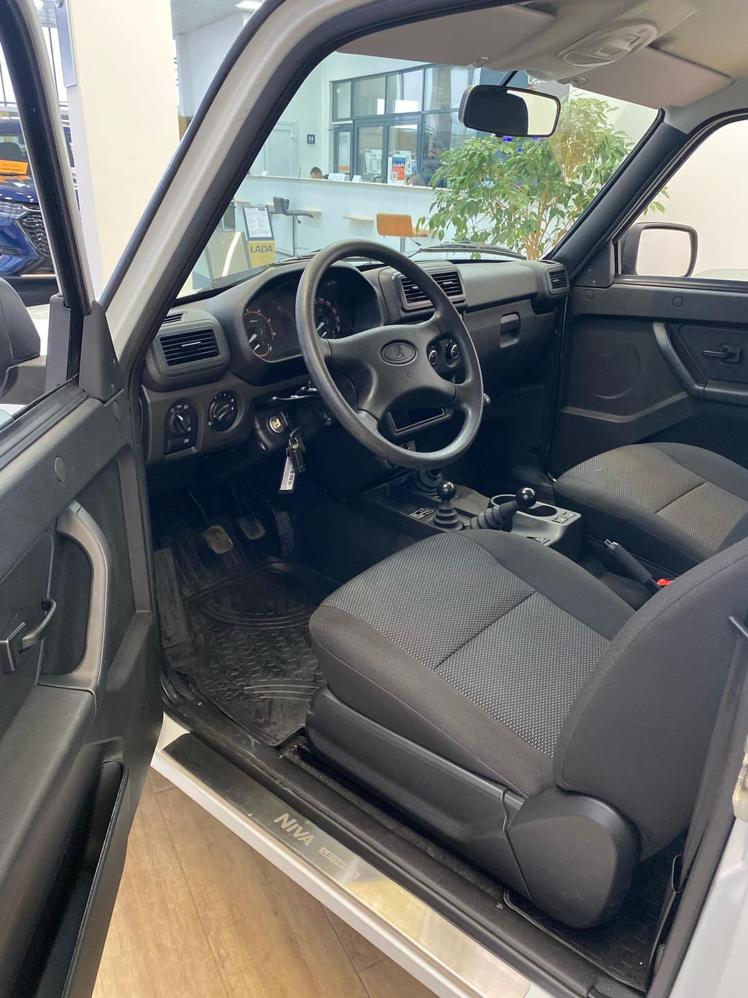 Lada Niva Legend 3 дв Classic 24 1.7 5MT в лизинг - 8