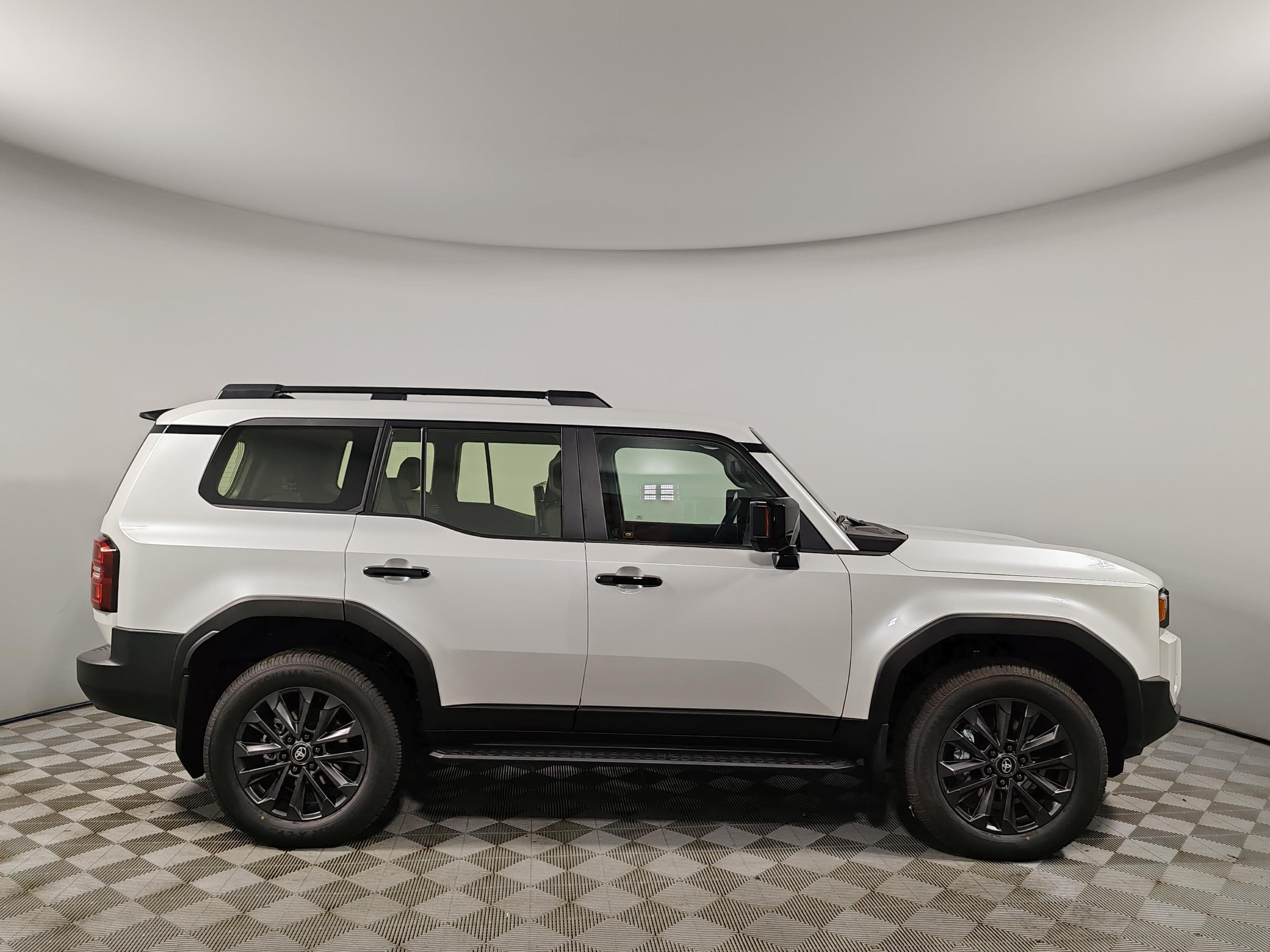 Toyota Land Cruiser Prado - 5
