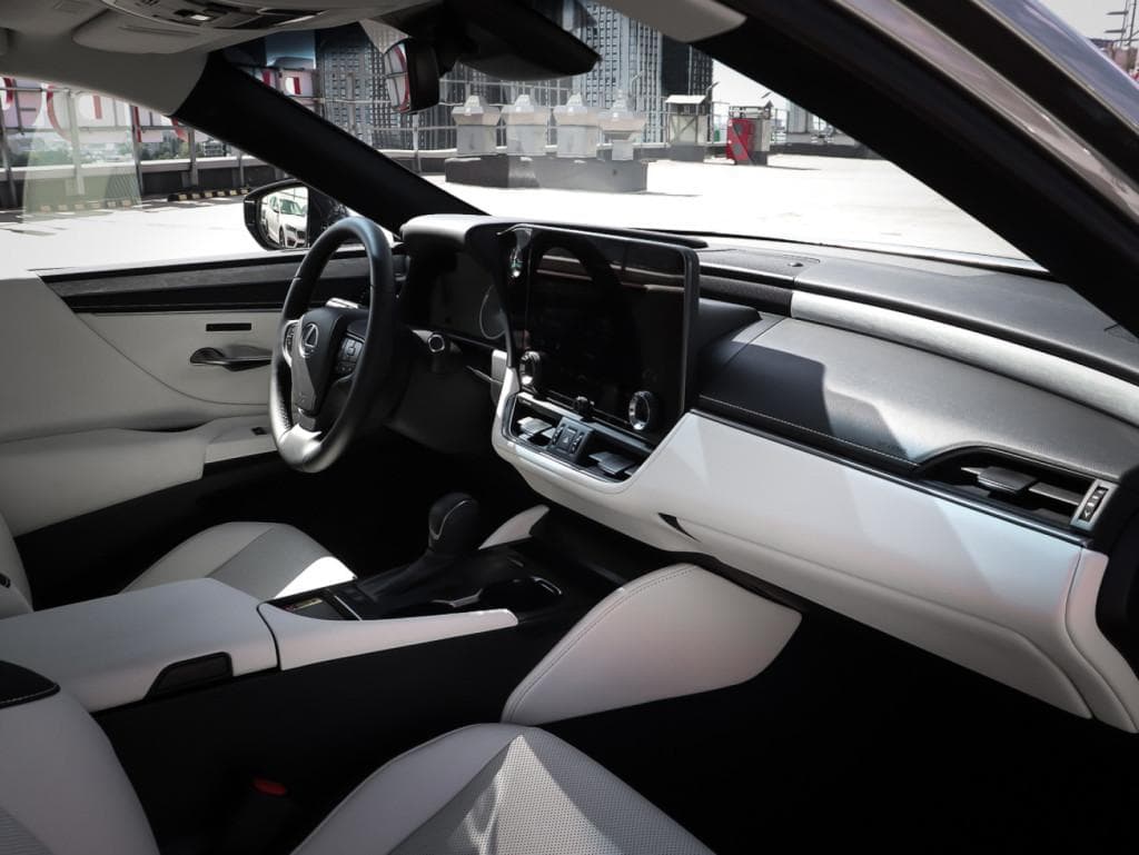 Lexus ES 200 Premium в лизинг - 18