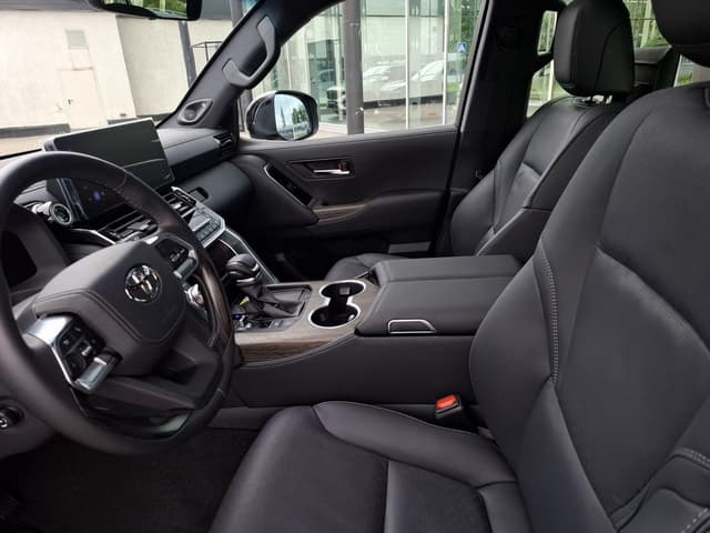 Toyota Land Cruiser 300 Люкс 7 мест 3.5 АТ в лизинг - 10