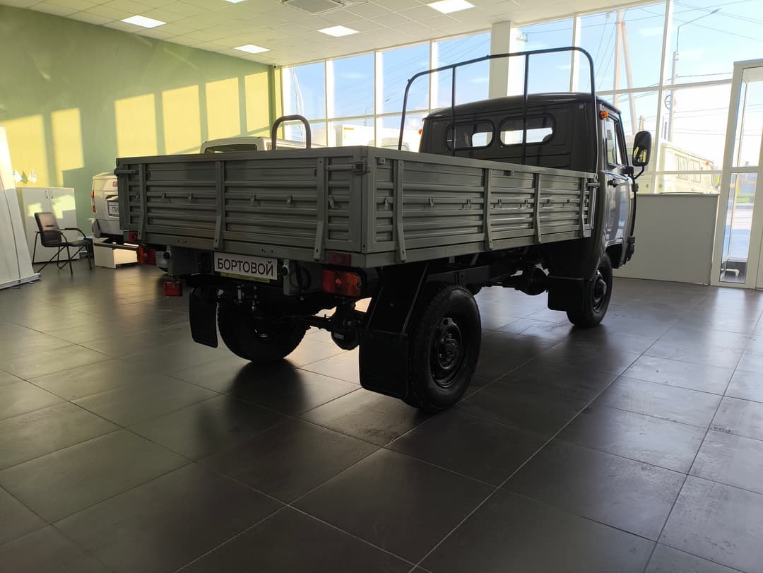 UAZ 3303 Бортовой Одинарная кабина без ABS 2.7 5MT в лизинг - 8
