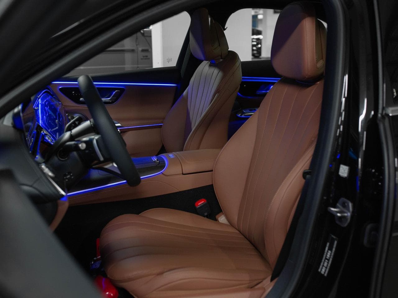 Mercedes-Benz E седан 300 полный привод АМГ Лайн (AMG Line) в лизинг - 13