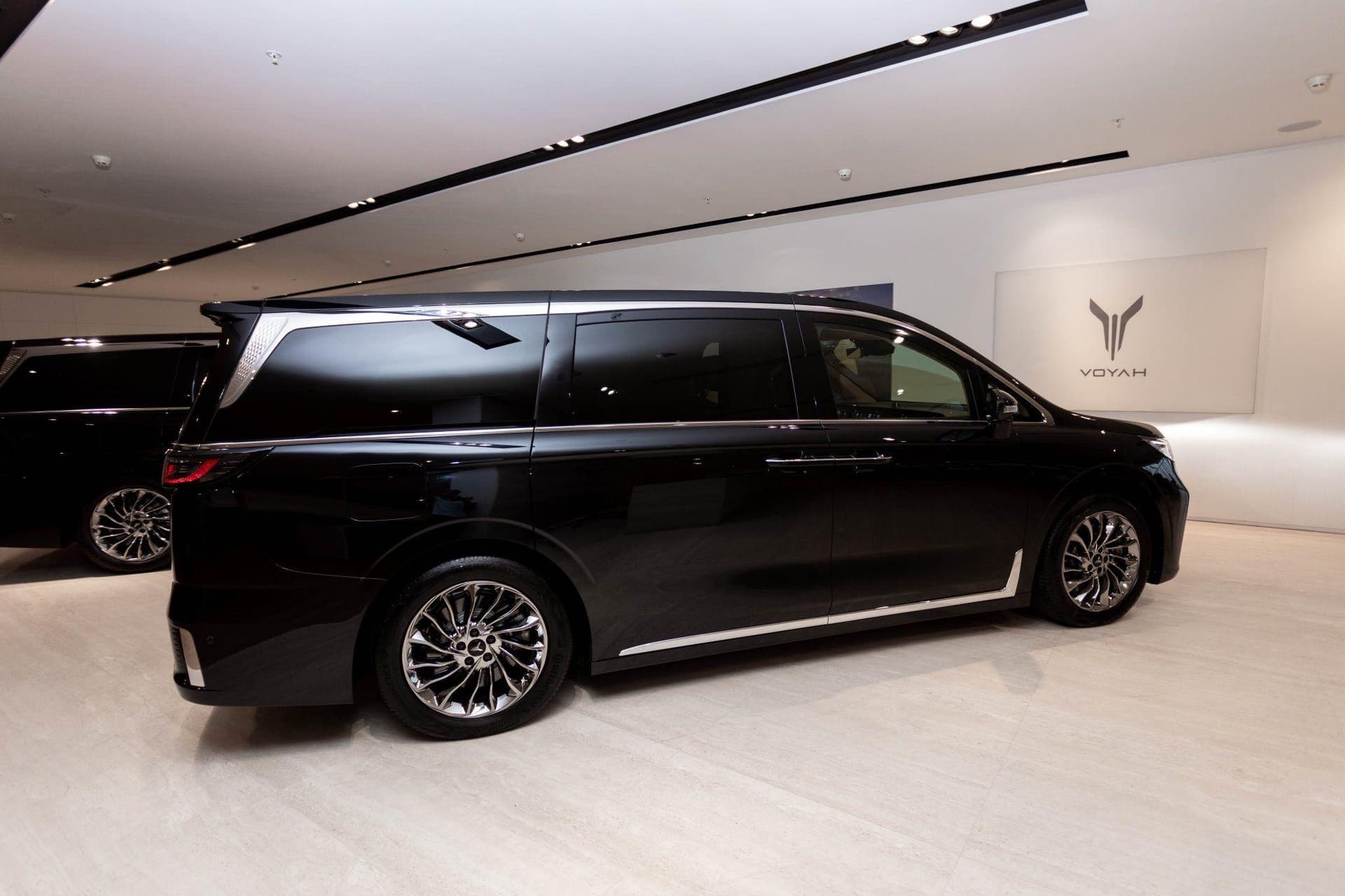 Voyah Dream PHEV Long Range (последовательный гибрид) в лизинг - 4