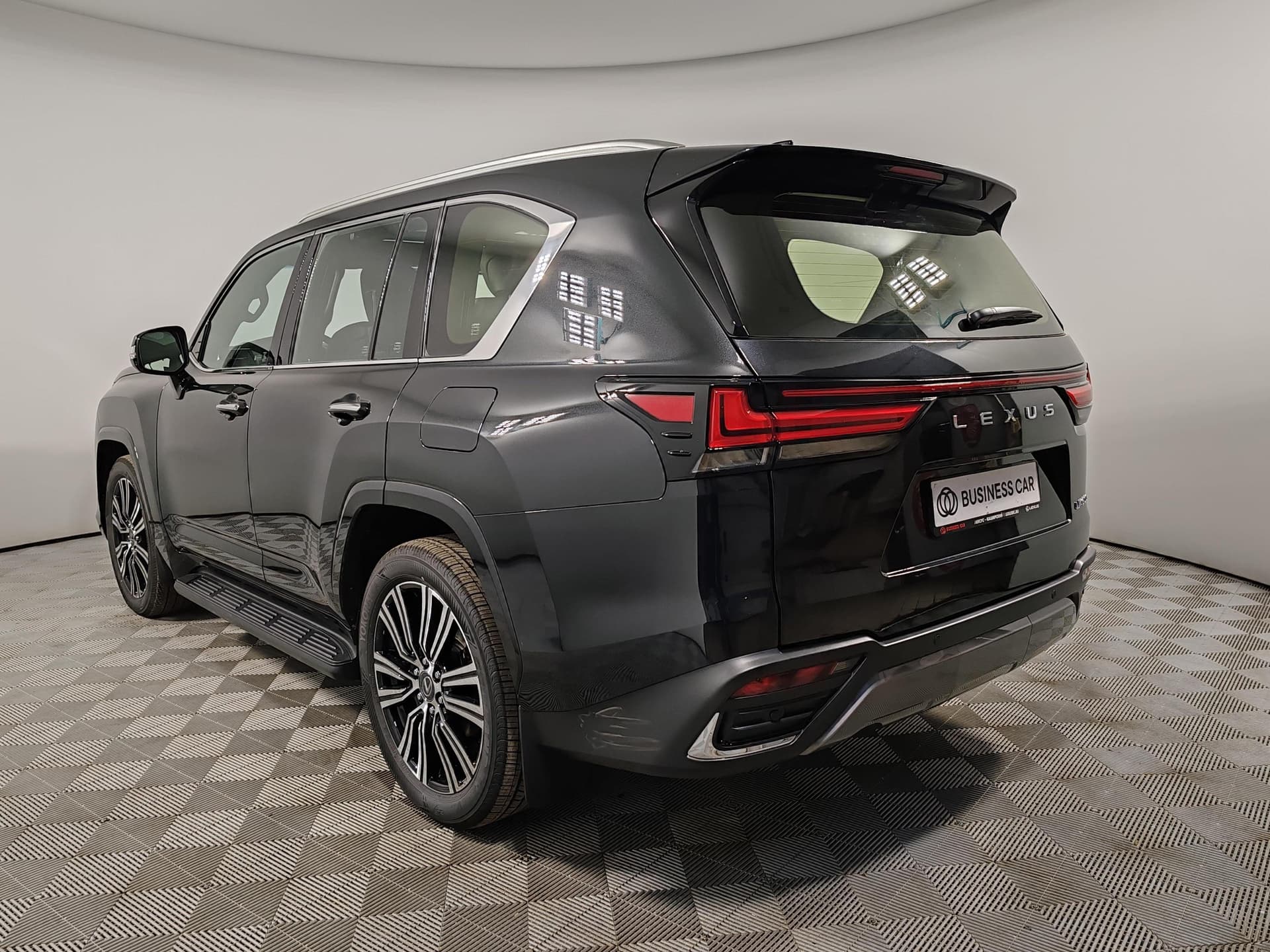 Lexus LX 600 Urban PTL в лизинг - 8
