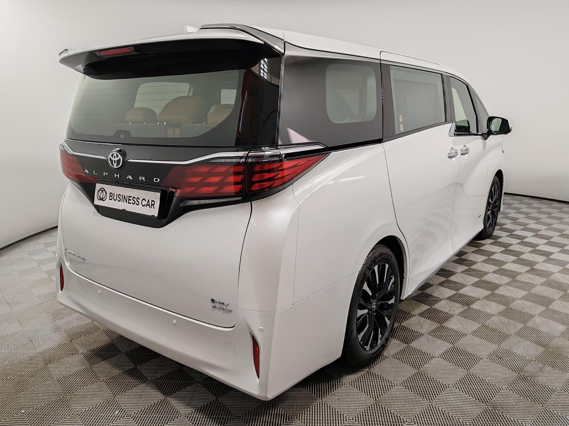 Toyota Alphard 2.5 HEV CVT в лизинг - 6