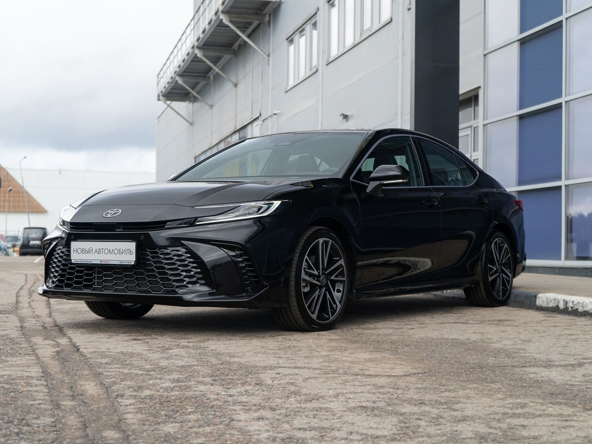Toyota Camry - 4