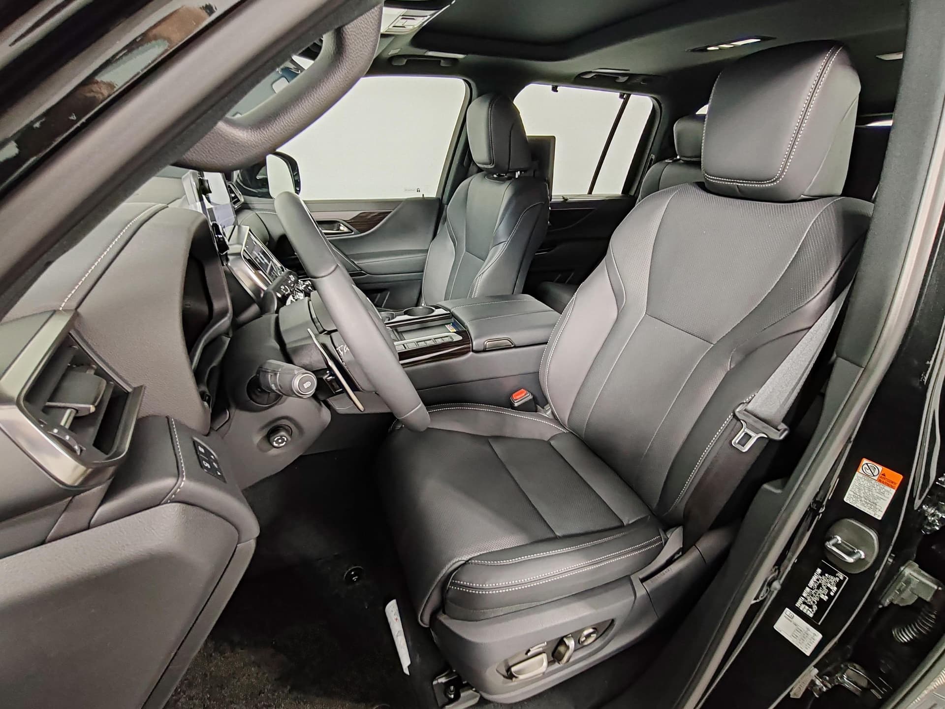 Lexus LX 600 Urban PTL в лизинг - 22