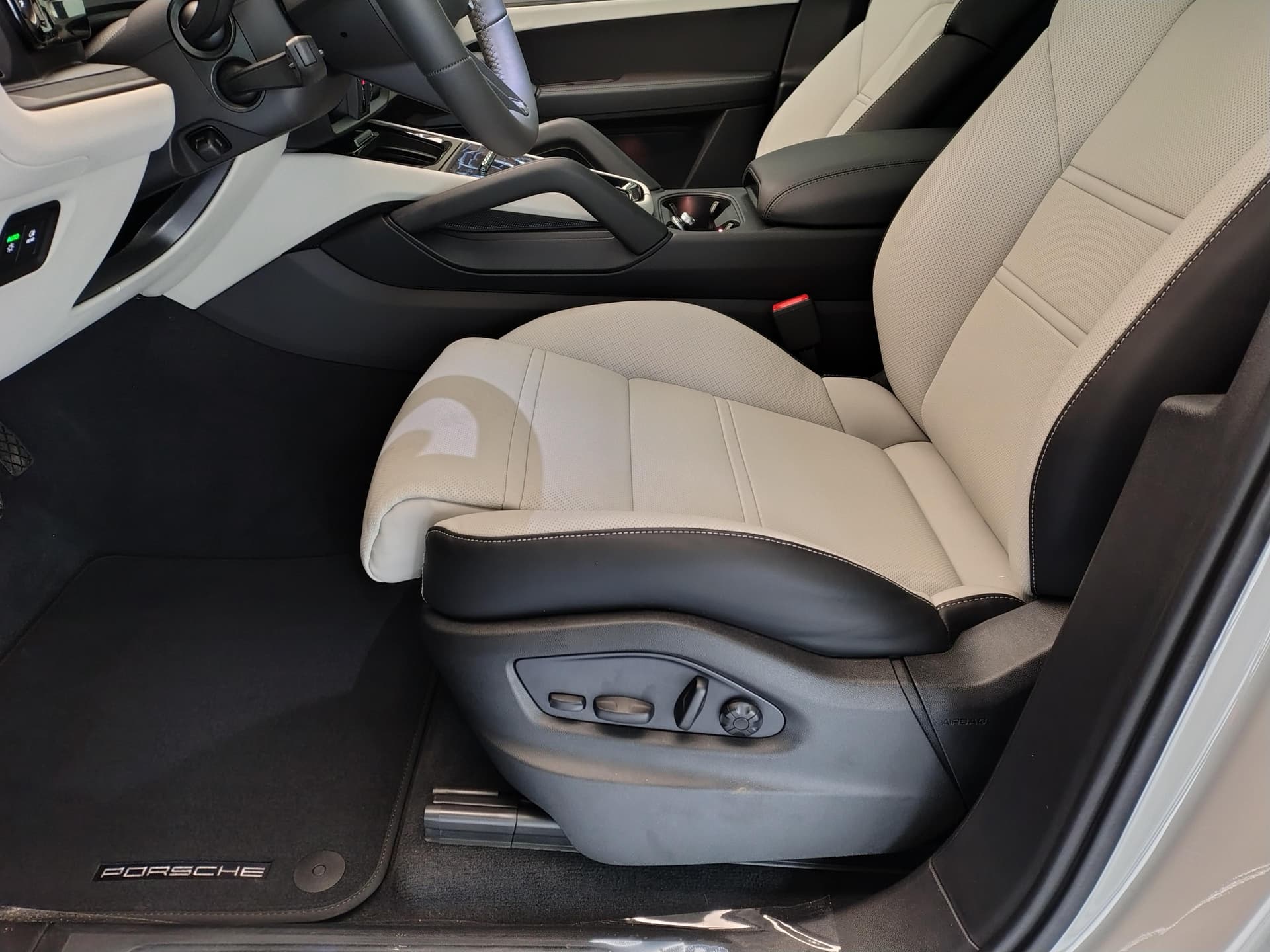 Porsche Cayenne E-Hybrid Black Edition в лизинг - 14