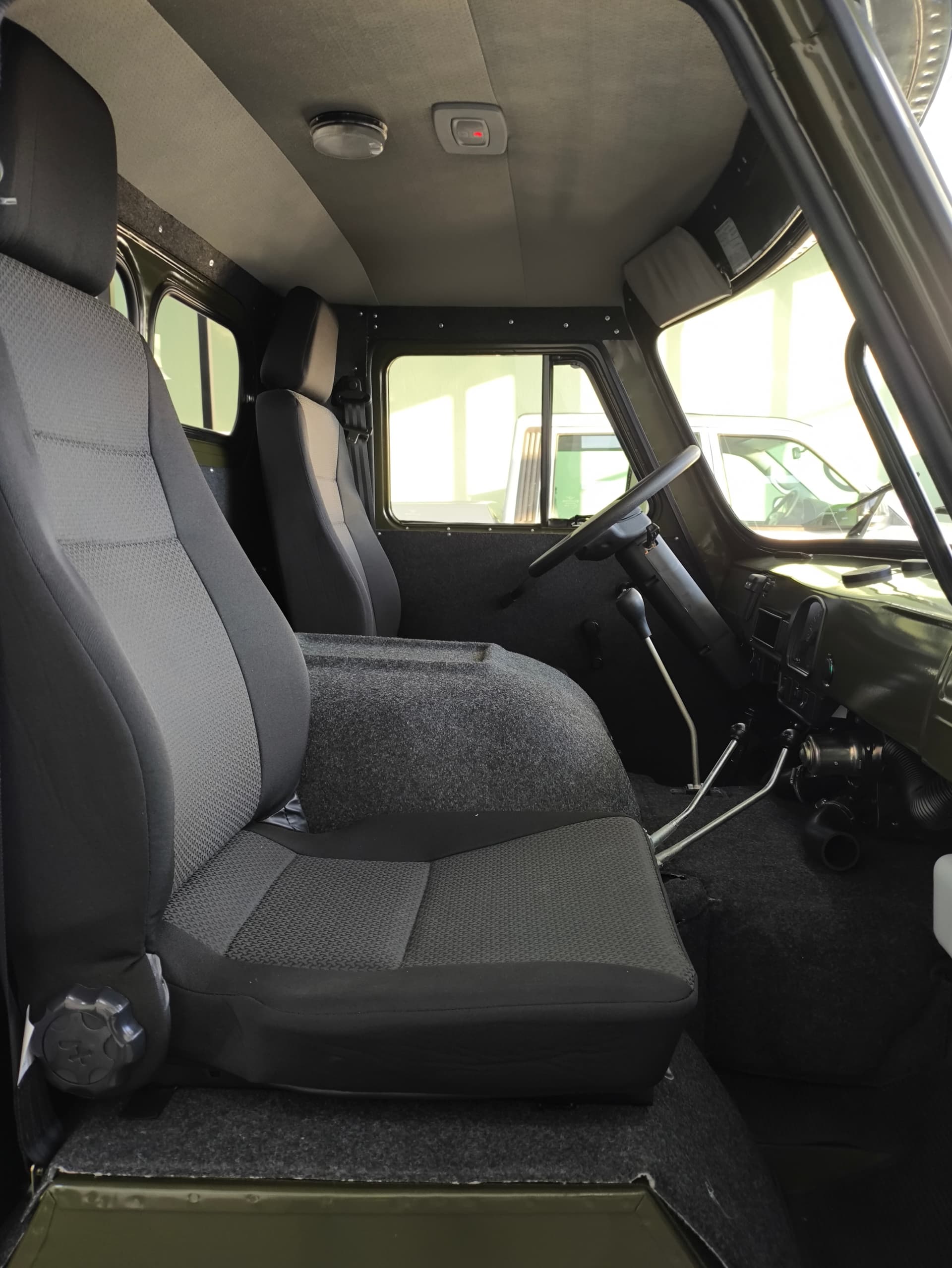 UAZ 3303 Бортовой Одинарная кабина без ABS 2.7 5MT в лизинг - 14