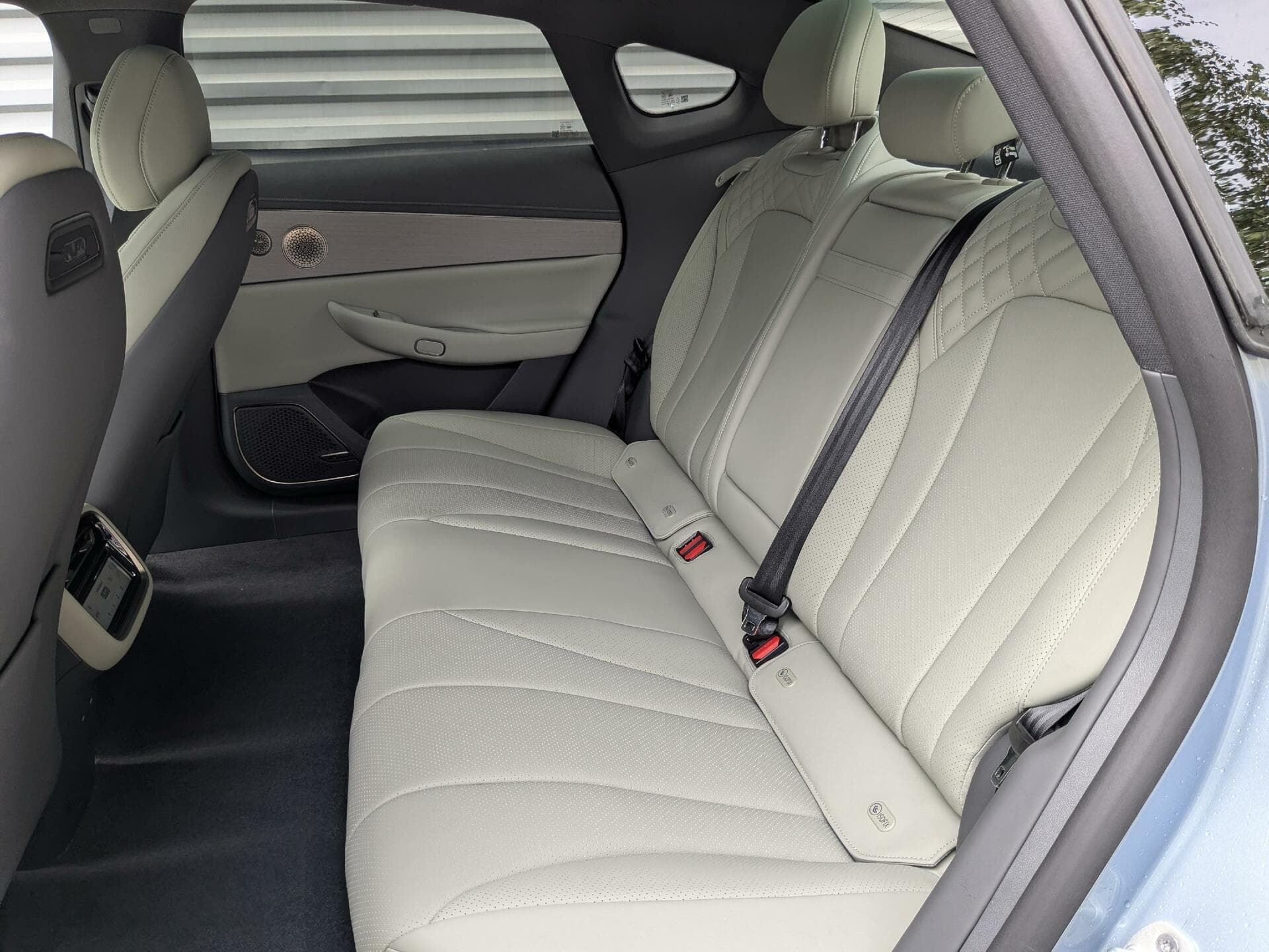 Exlantix ES 1.5 Hyb AT AWD в лизинг - 13