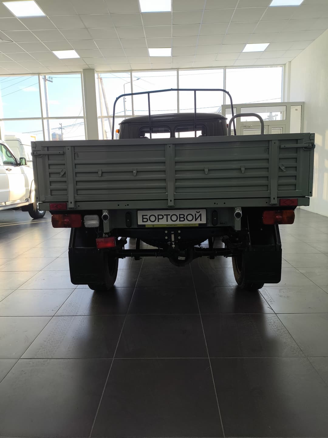 UAZ 3303 Бортовой Одинарная кабина без ABS 2.7 5MT в лизинг - 10