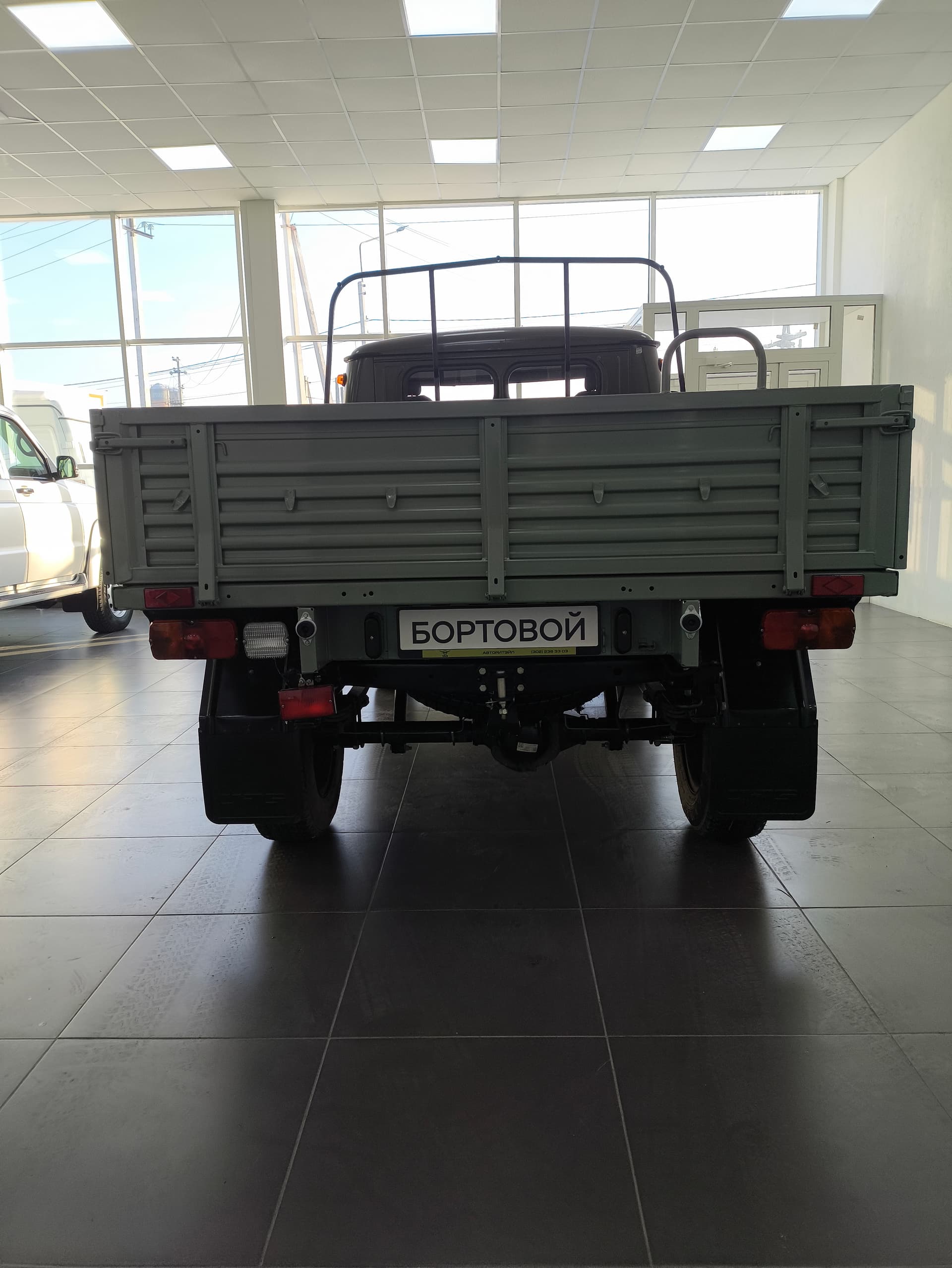 UAZ 3303 Бортовой Одинарная кабина без ABS 2.7 5MT в лизинг - 10
