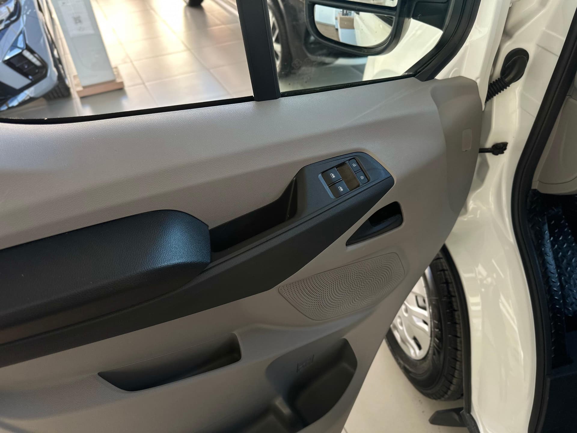 Avior V90 Фургон L3H2 3.5T 2.0TD 6MT FWD в лизинг - 17