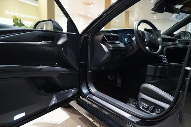 Toyota Camry 2.0HXS Sports Plus Edition в лизинг - 13