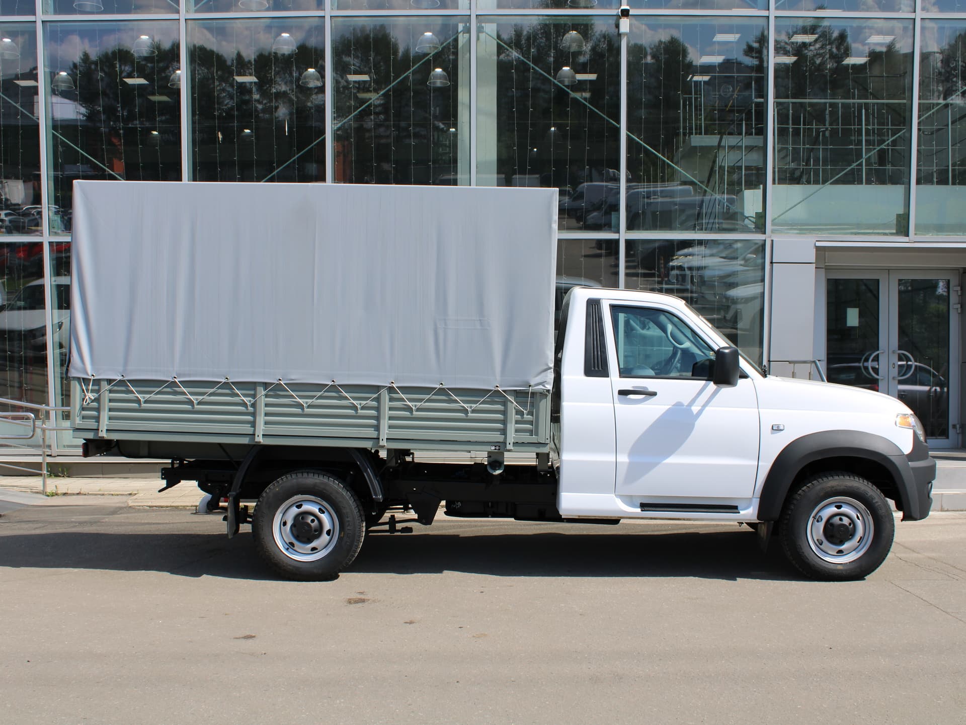 UAZ Profi Бортовой автомобиль с платформой 2060 Base 4х4 2.7 5MT в лизинг - 7