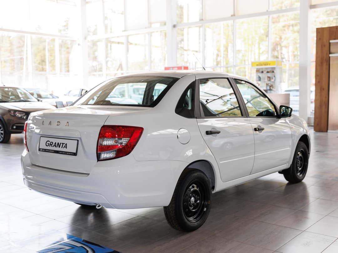 Lada Granta седан Standard Plus 1.6 90hp 5MT в лизинг - 7