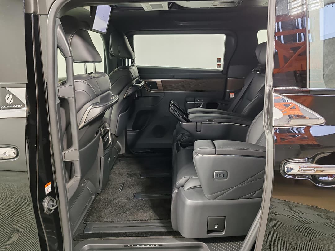 Toyota Alphard 2.5 HEV CVT в лизинг - 13