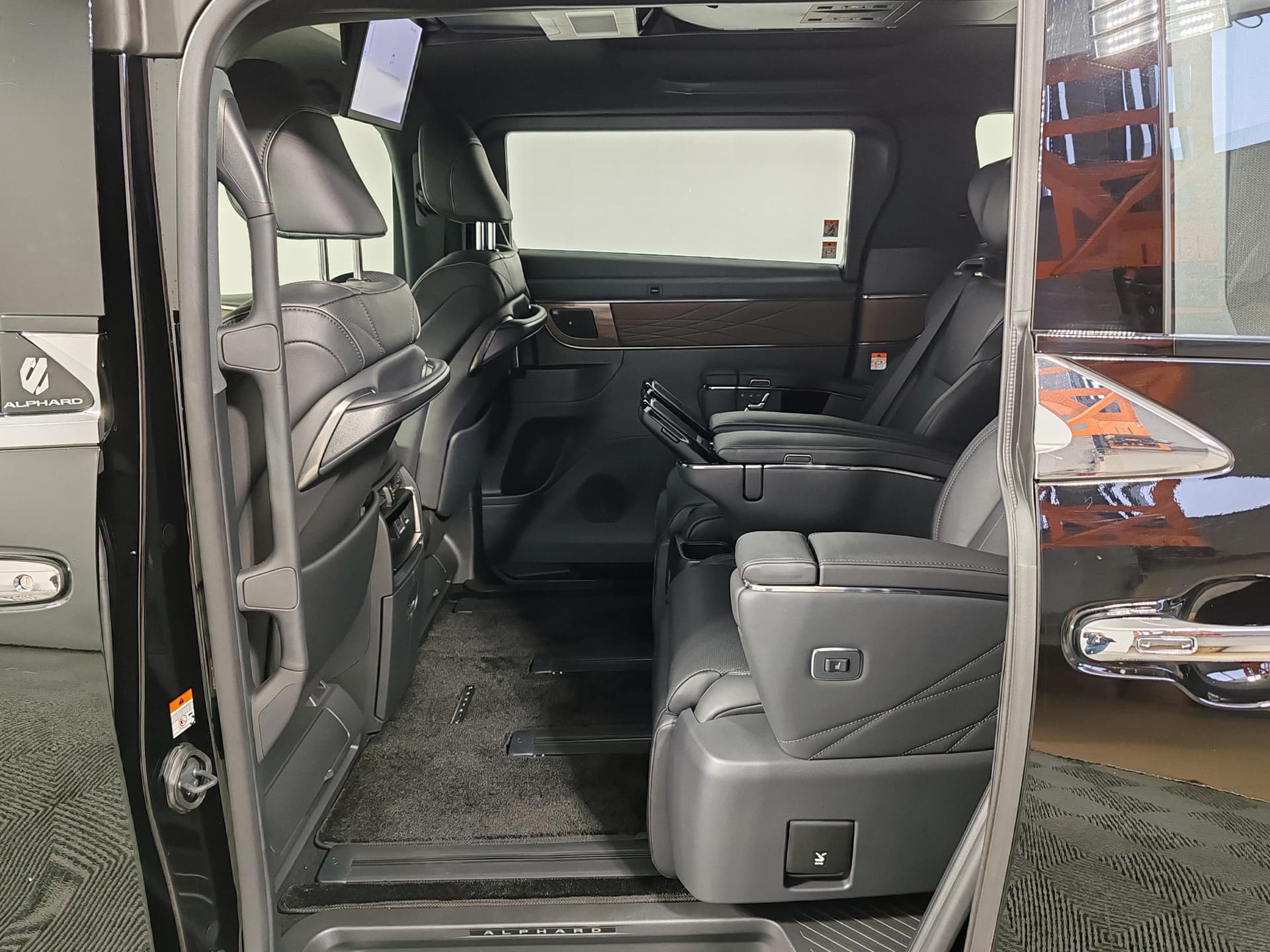 Toyota Alphard 2.5 HEV CVT в лизинг - 13
