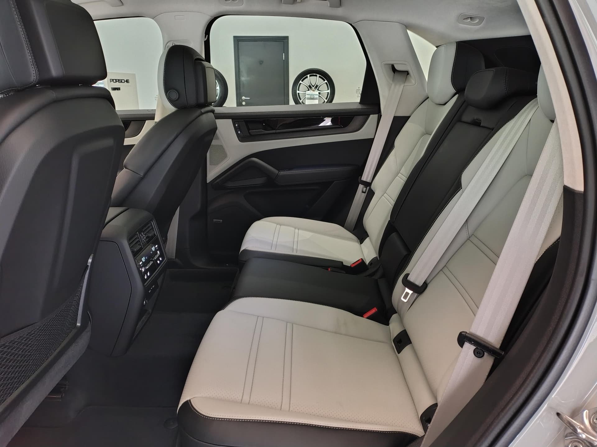 Porsche Cayenne E-Hybrid Black Edition в лизинг - 11