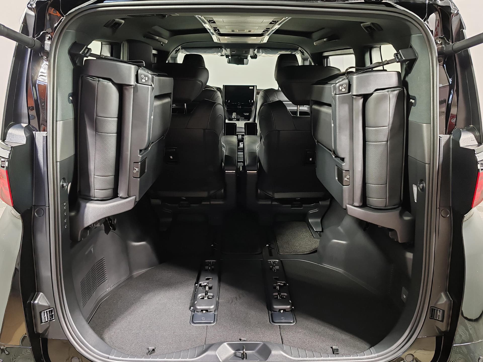 Toyota Alphard 2.5 HEV CVT в лизинг - 11