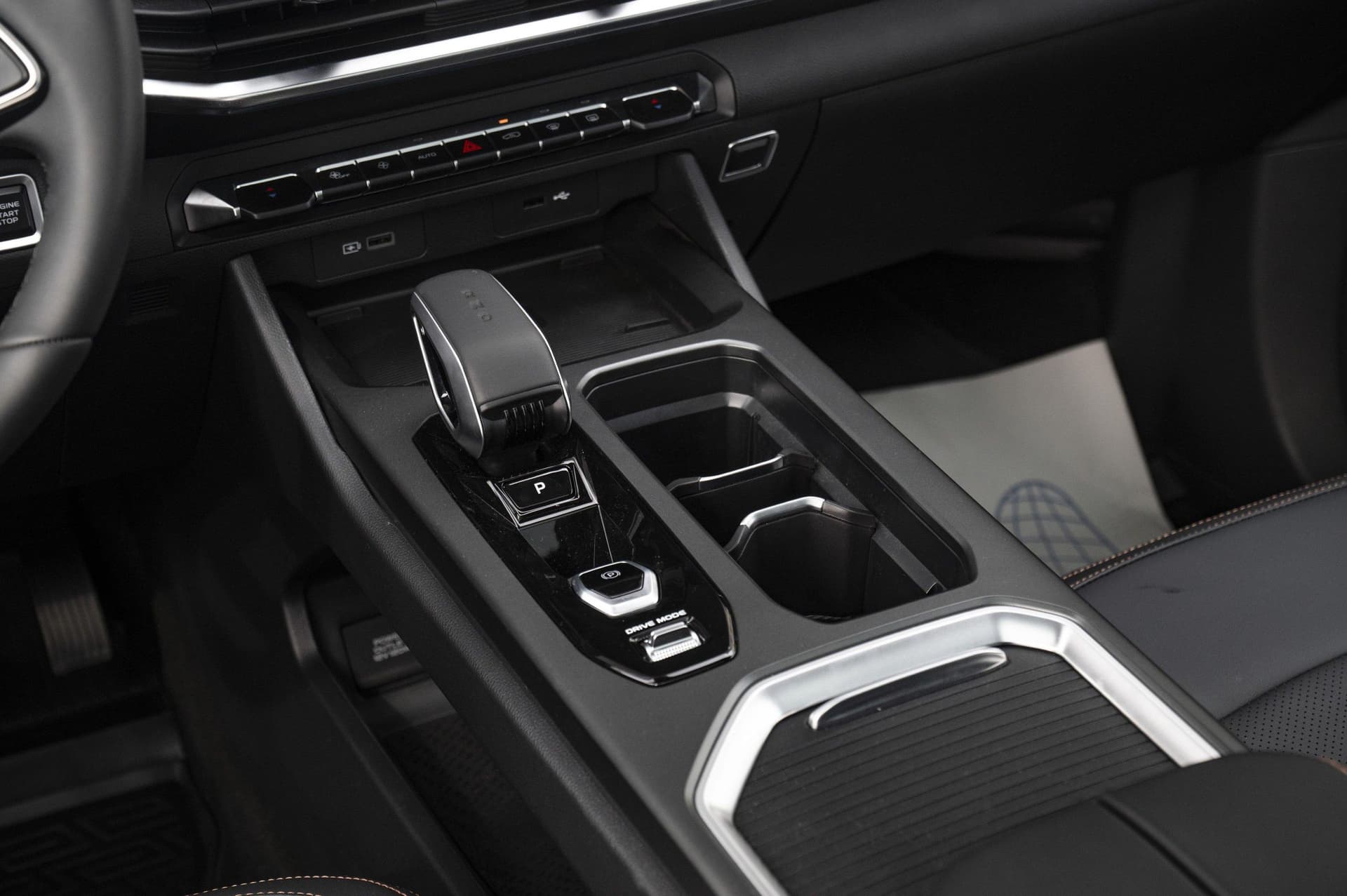 Geely Okavango Flagship 2.0T 7DCT 2WD в лизинг - 23