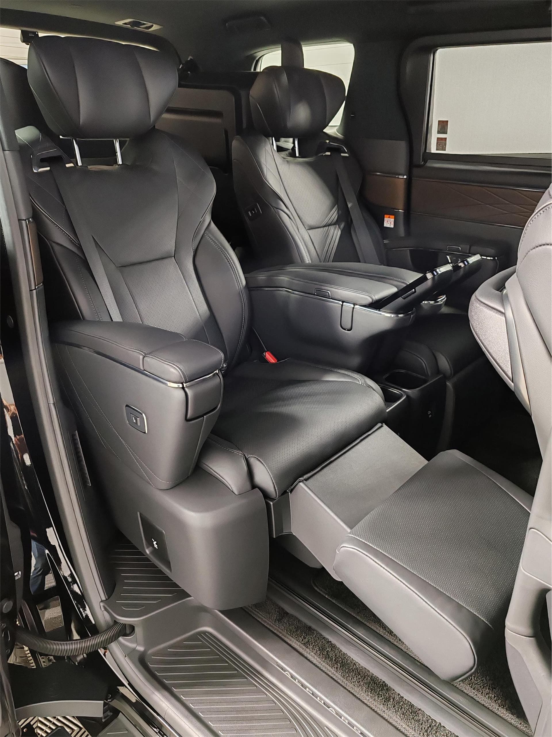 Toyota Alphard 2.5 HEV CVT в лизинг - 24