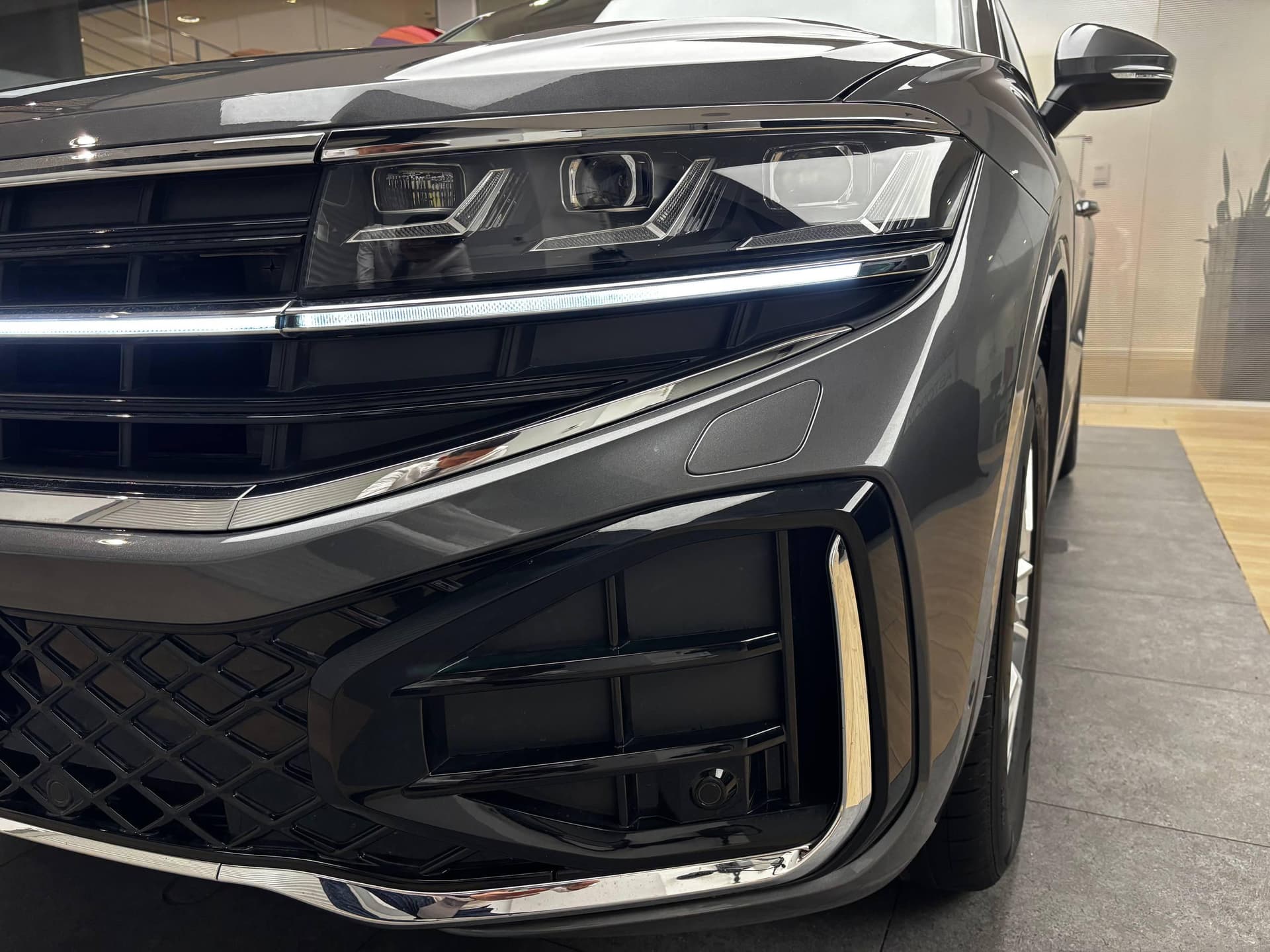 Volkswagen Touareg R-Line 2.0 TFSI 265hp 8AT в лизинг - 17