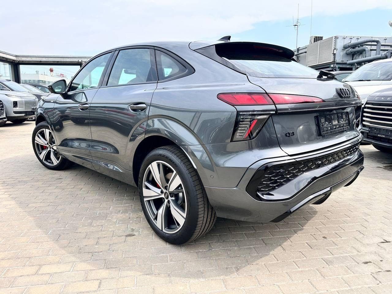 Audi Q3 Sportback - 4