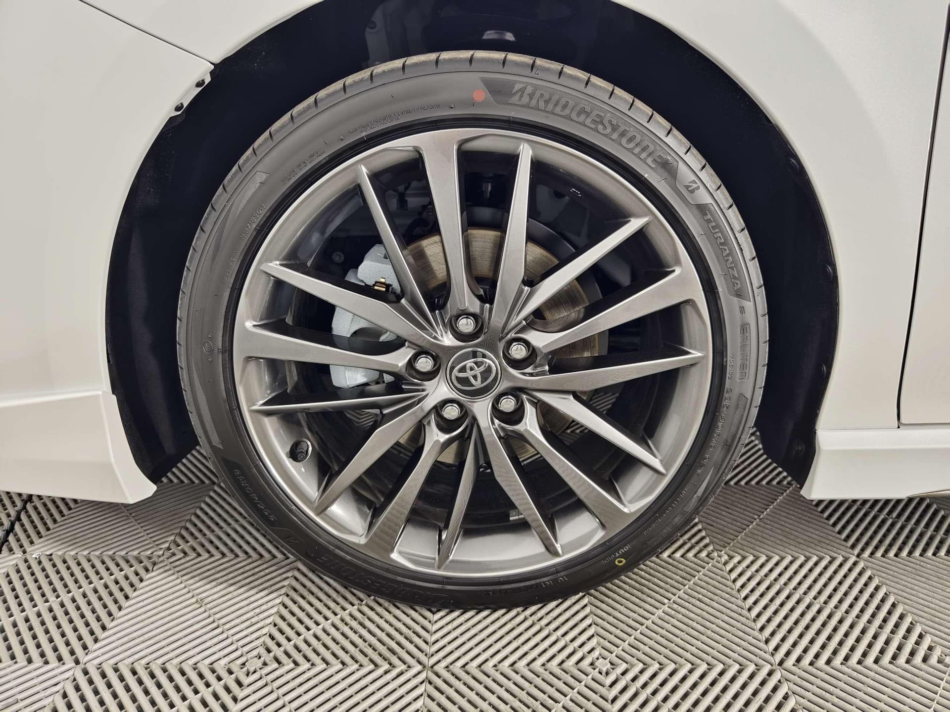 Toyota Camry 2.0HXS Sports Plus Edition в лизинг - 29