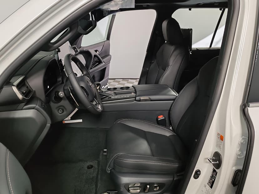 Lexus LX 500d Urban DSL в лизинг - 15
