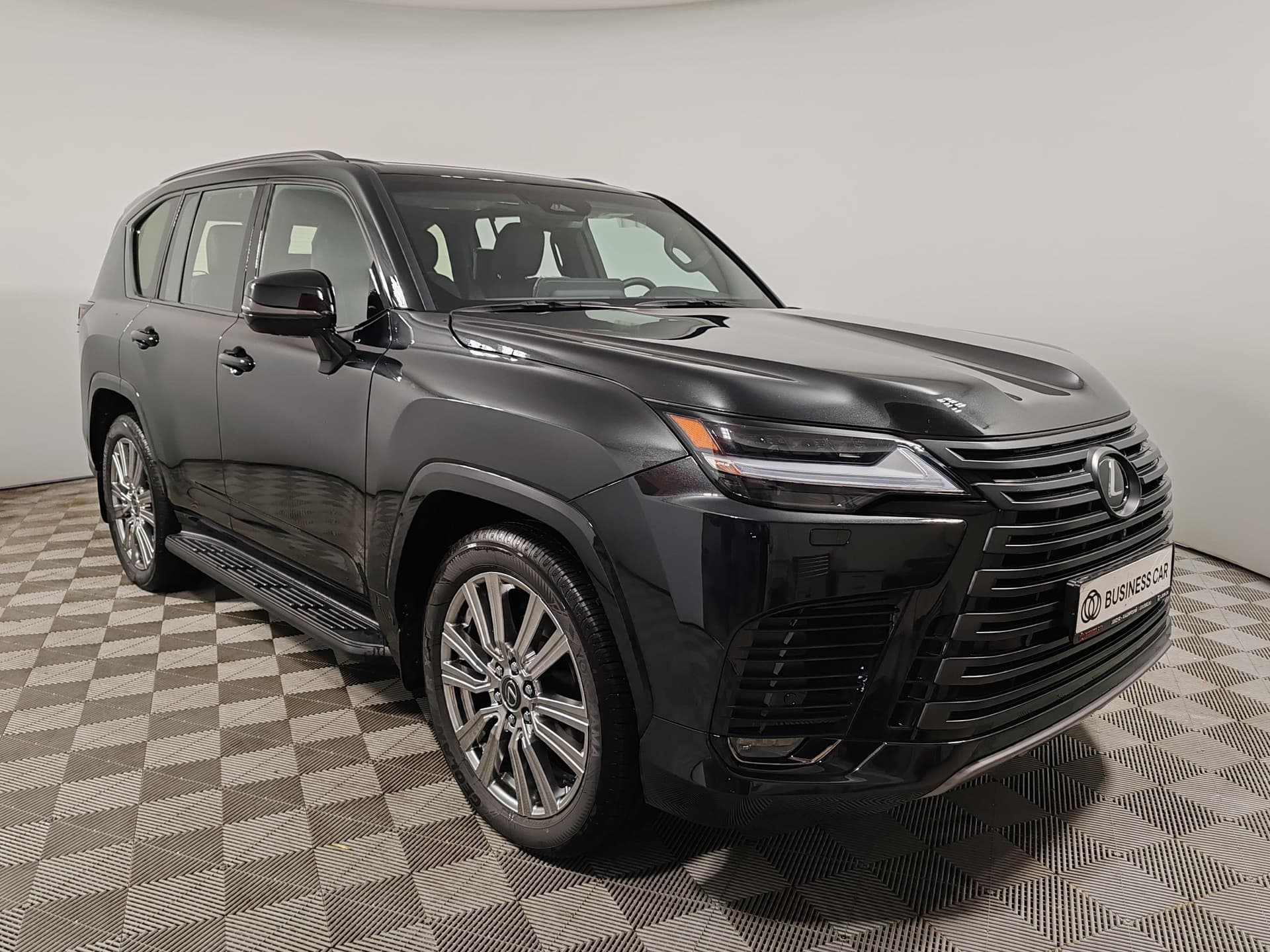 Lexus LX 600 VIP Black в лизинг - 4
