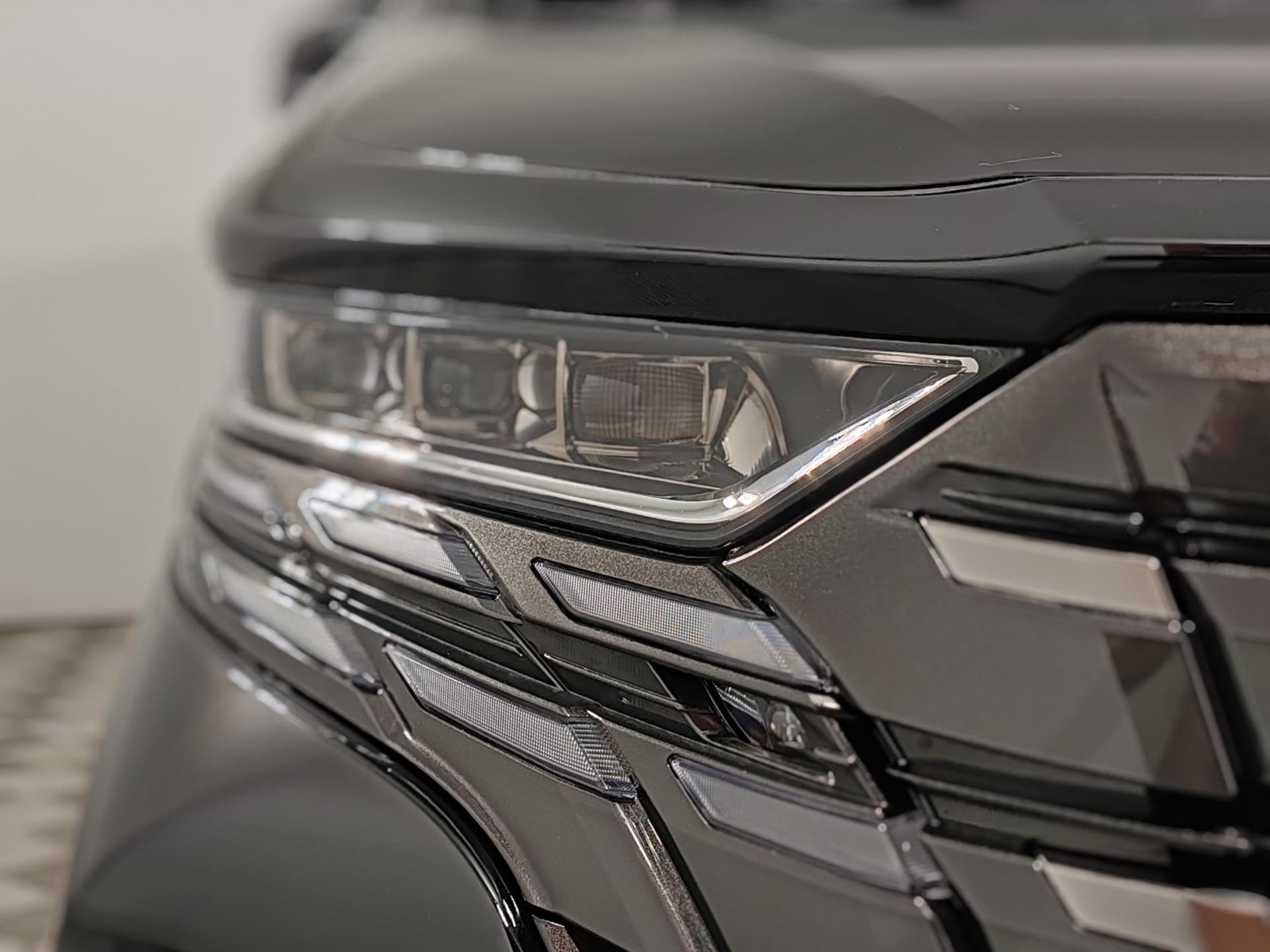 Toyota Alphard 2.5 HEV CVT в лизинг - 18