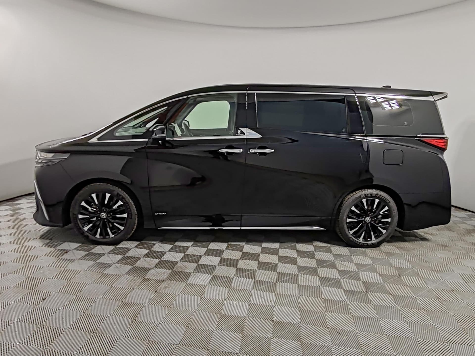 Toyota Alphard 2.5 HEV CVT в лизинг - 9