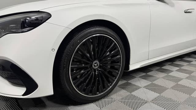 Mercedes-Benz E седан 300 полный привод АМГ Лайн (AMG Line) в лизинг - 8