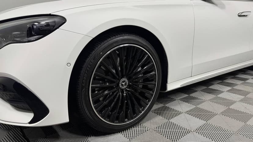 Mercedes-Benz E седан 300 полный привод АМГ Лайн (AMG Line) в лизинг - 8