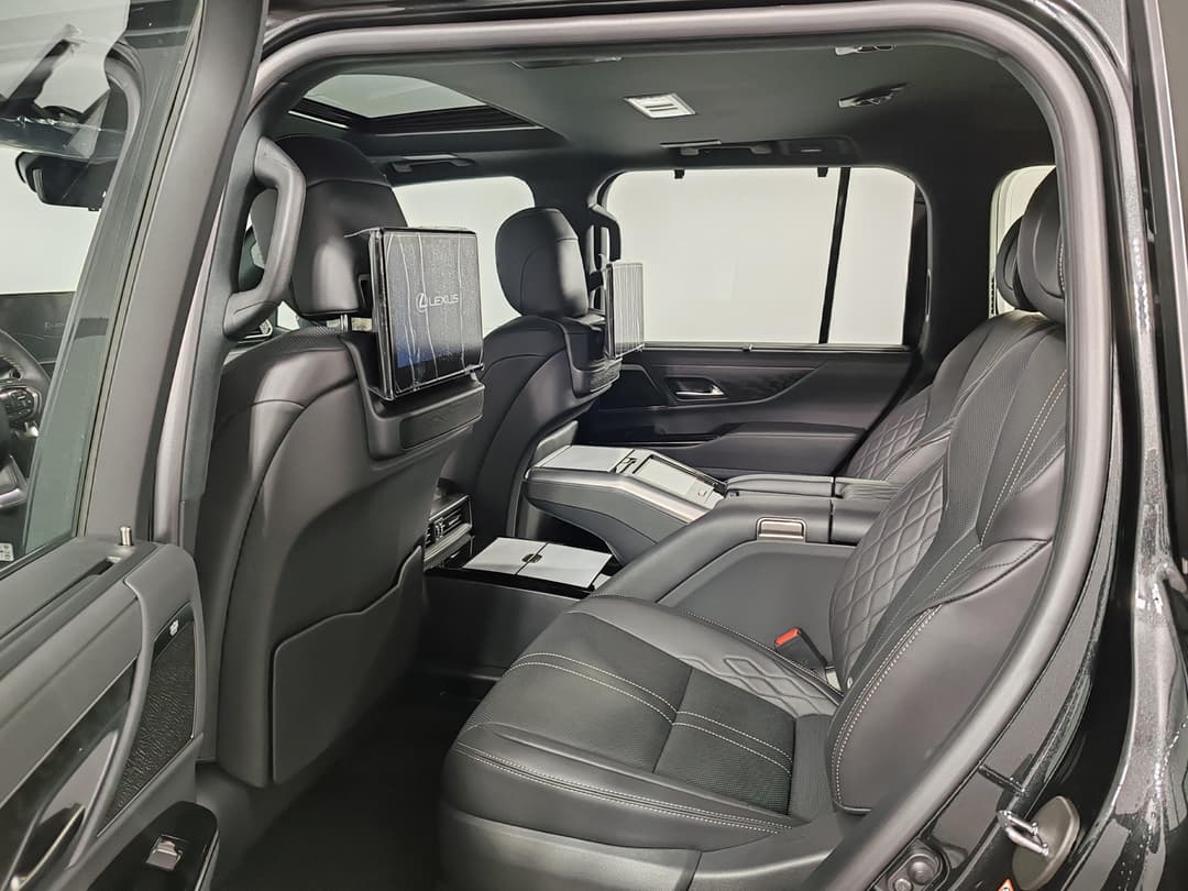 Lexus LX 600 VIP Black в лизинг - 17