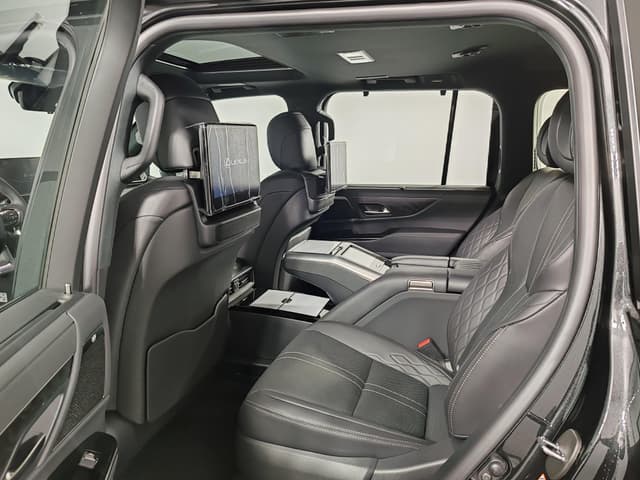 Lexus LX 600 VIP Black в лизинг - 17