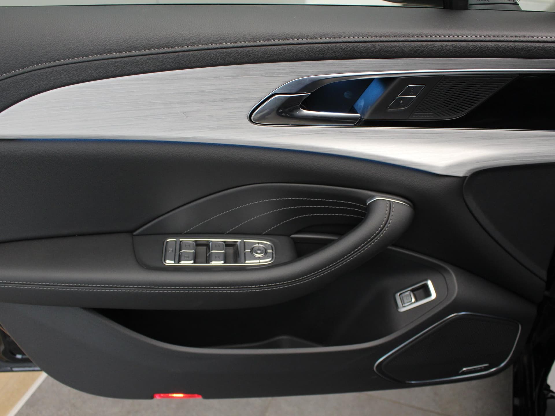 Hongqi H5 Black Edition 2.0Т в лизинг - 19