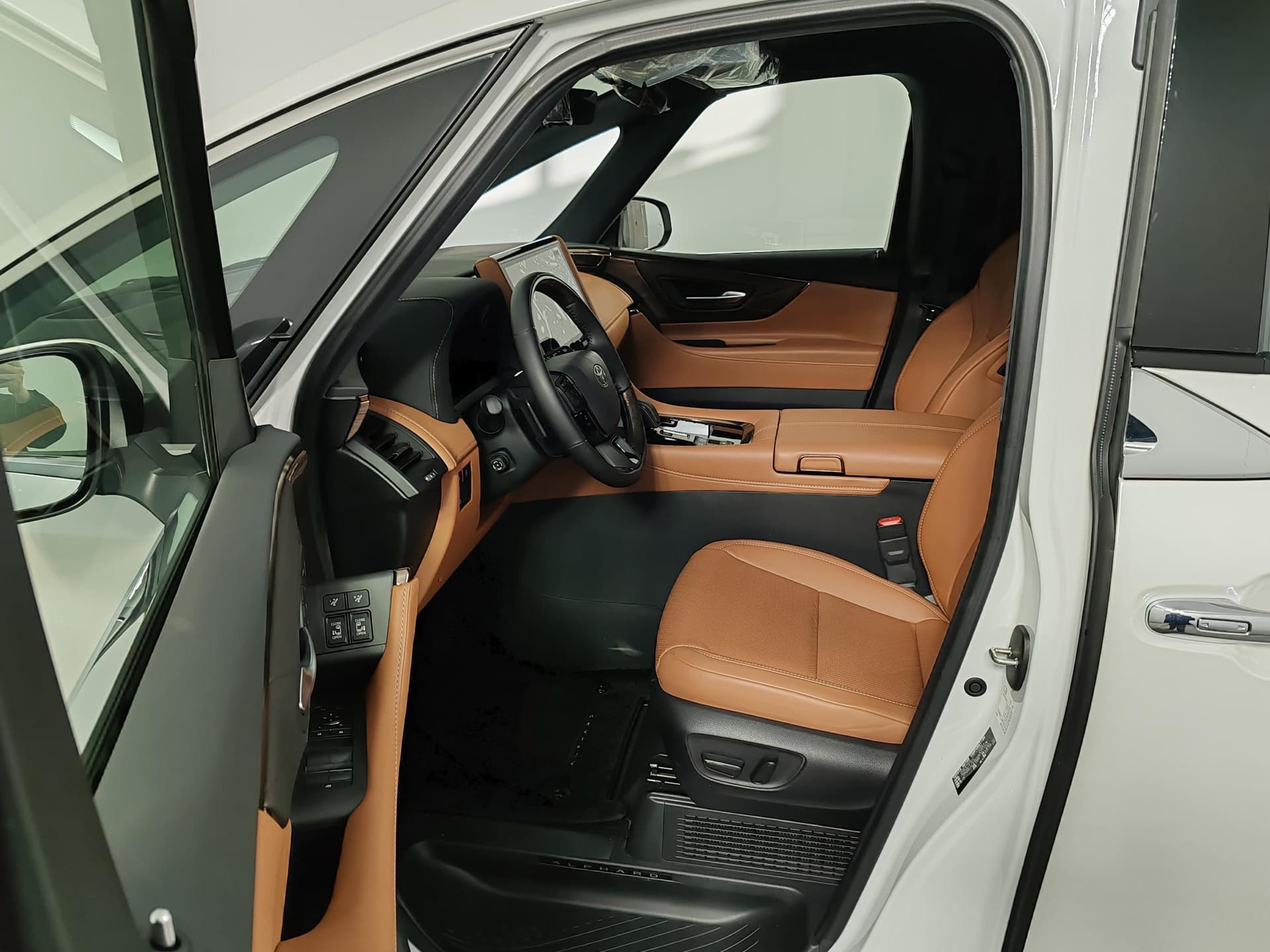 Toyota Alphard 2.5 HEV CVT в лизинг - 17