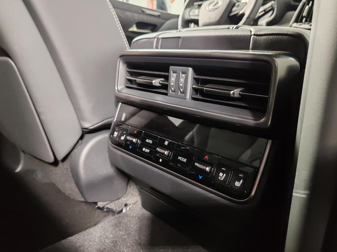 Lexus LX 500d Urban DSL в лизинг - 18