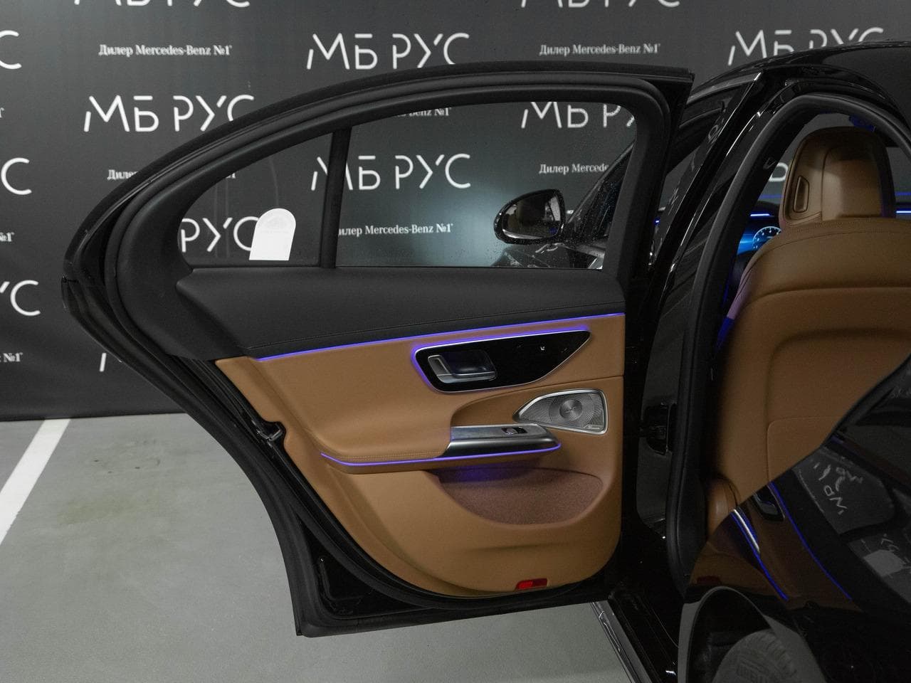 Mercedes-Benz E седан 300 полный привод АМГ Лайн (AMG Line) в лизинг - 26