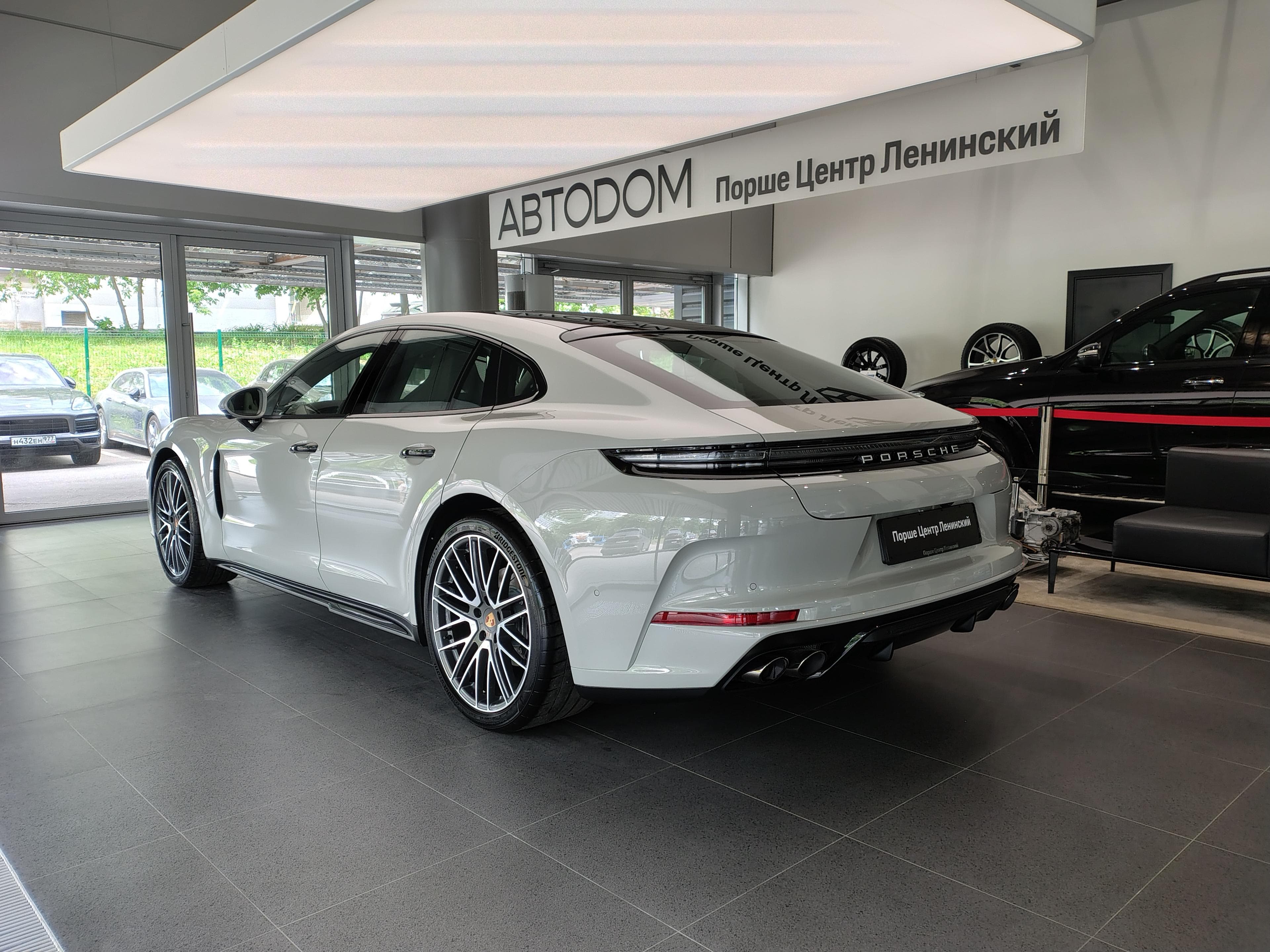 Porsche Panamera - 4