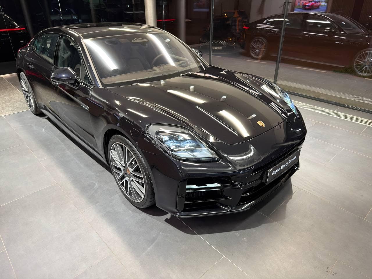 Porsche Panamera - 4