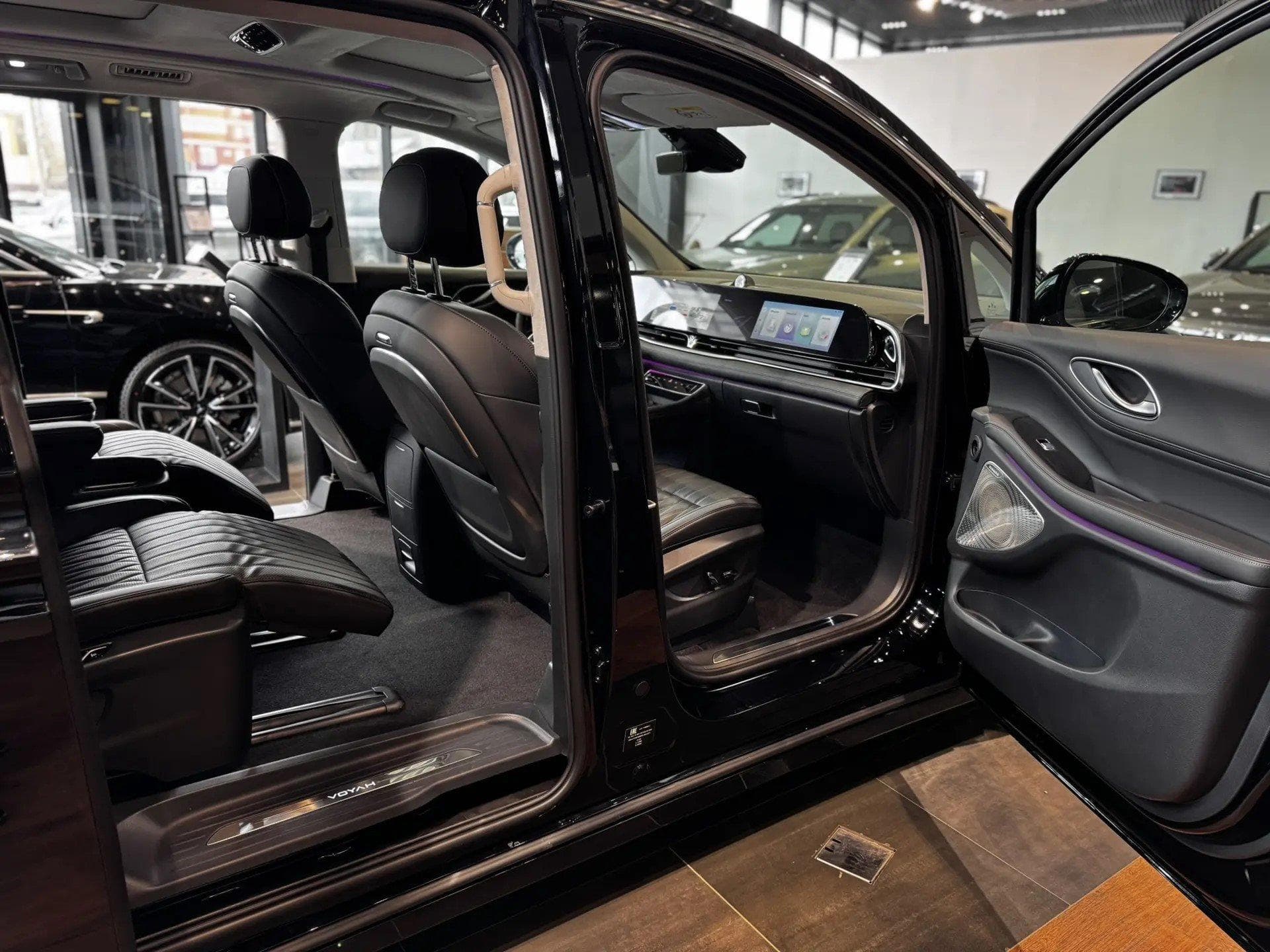 Voyah Dream PHEV Long Range (последовательный гибрид) в лизинг - 9