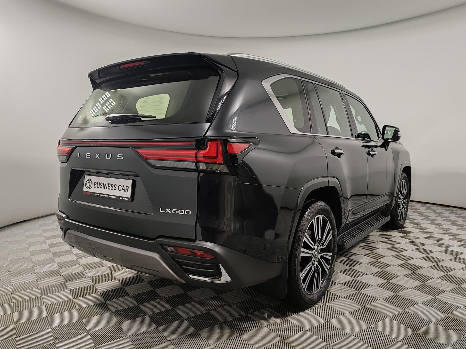 Lexus LX 600 Urban PTL в лизинг - 6