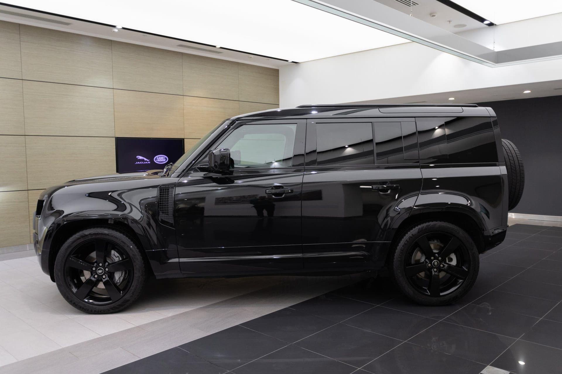 Land Rover Defender 110 3.0 дизель 350 л.с. гибрид Икс-Дайнэмик ХСЕ (X-Dynamic HSE) в лизинг - 3